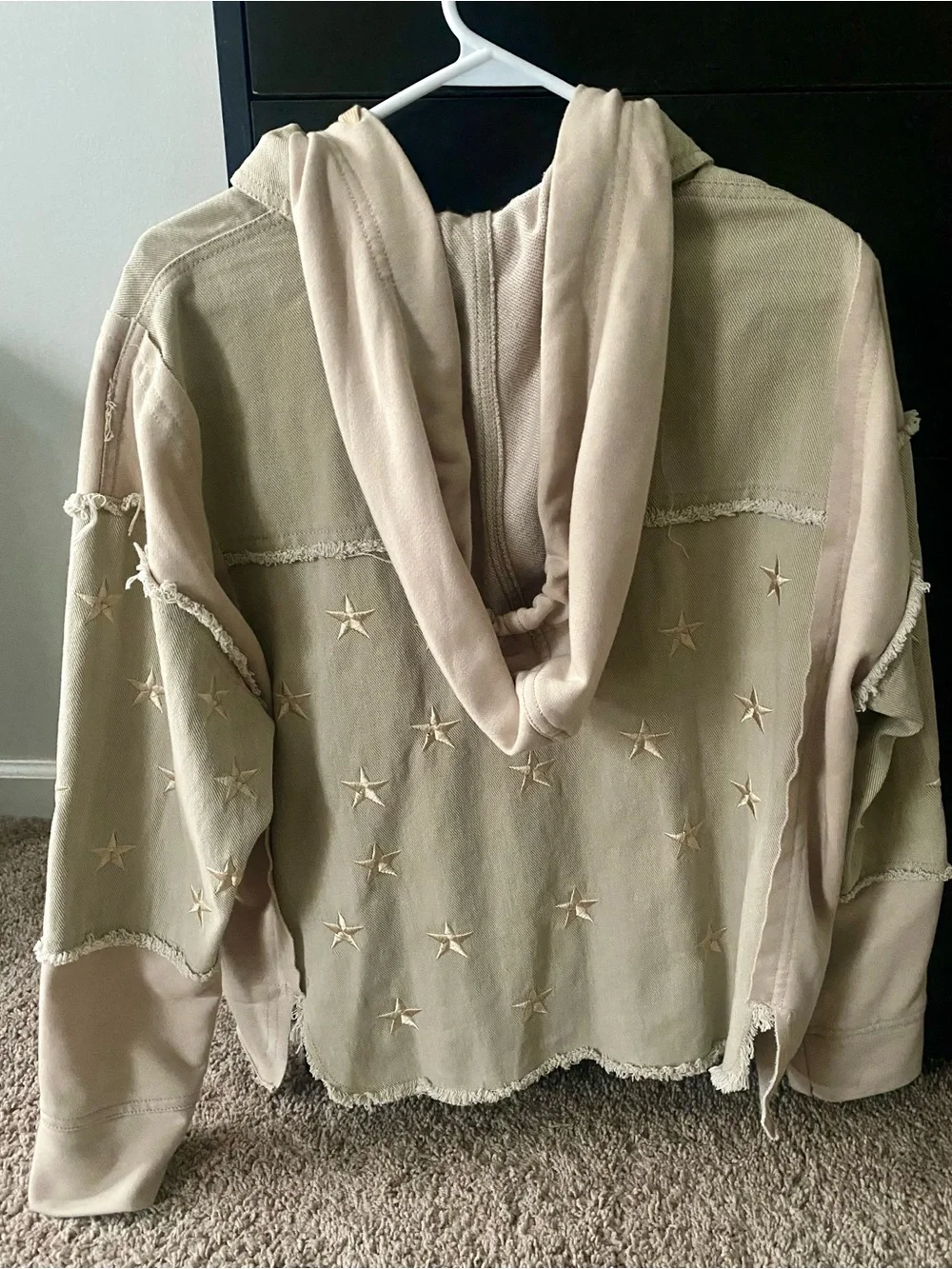 Veveret Star-Embroidered Utility Jacket in Beige NWOT - Picture 3 of 3